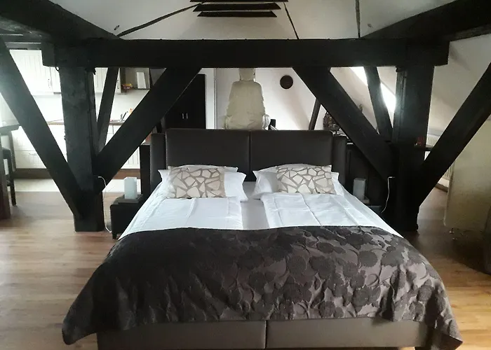 Zum Alten Krug Konukevi 4*